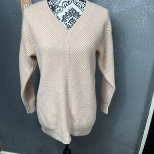 H&M baby pink soft v-neck tunic length long sleeve sweater. Size XS